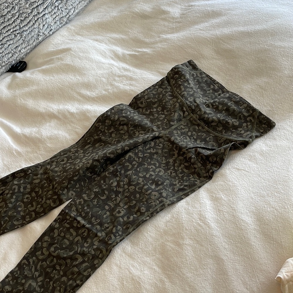 Base pace leggings size 4 25”